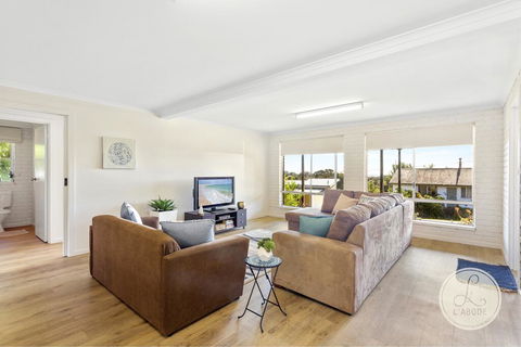 TASSIE SEASIDE SERENITY - L'Abode Accommodation - Accommodation QLD 1