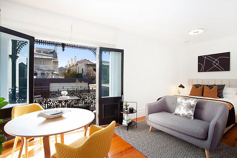 Tasteful Modern Studio 2.3Km From City Centre - Accommodation QLD 0