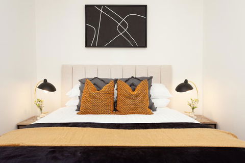 Tasteful Modern Studio 2.3Km From City Centre - Accommodation QLD 1