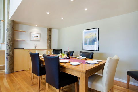 Tathra Beach House Holiday Apartments - Accommodation QLD 2