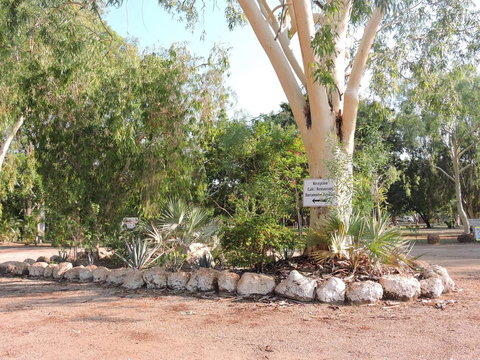 Territory Manor Motel & Caravan Park - Accommodation QLD 2