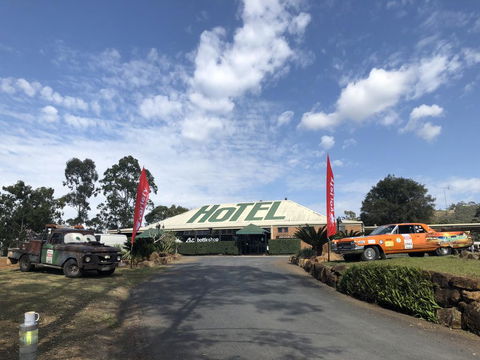 The Advancetown Hotel - Accommodation QLD 2