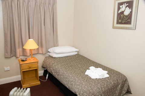 The Alpine Hotel - Accommodation QLD 3