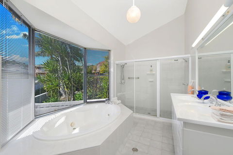 The Atrium, 11 Kentia Close - Accommodation QLD 3