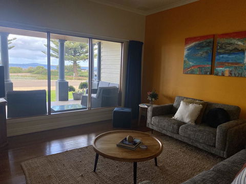 The Beach House & Villas - Accommodation QLD 2