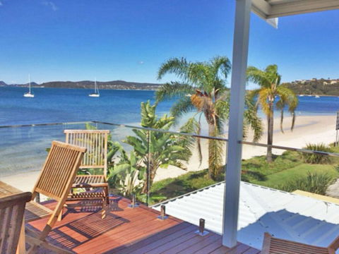 The Beach House' 169 Soldiers Point Road - Right On The Waterfront - Accommodation QLD 3