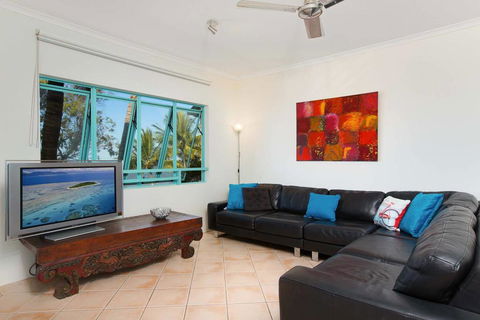 The Beach Shack 3BR Waterfront Resort, Own WIFI - Accommodation QLD 3