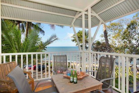 The Beach Shack 3BR Waterfront Resort, Own WIFI - Accommodation QLD 0
