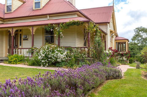 Cambridge House Bed & Breakfast - Accommodation QLD 4