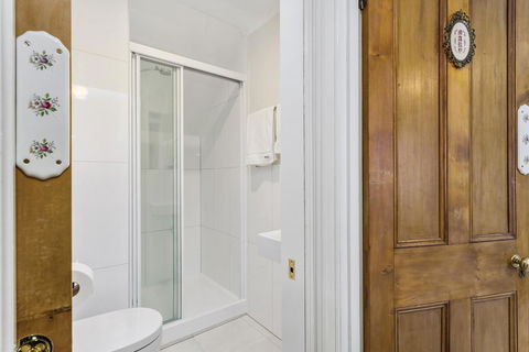 Cambridge House Bed & Breakfast - Accommodation QLD 8