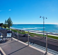 Penguin Waterfront Escape - Accommodation QLD