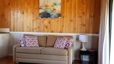 Hazelcreek Cottages - Accommodation QLD 22