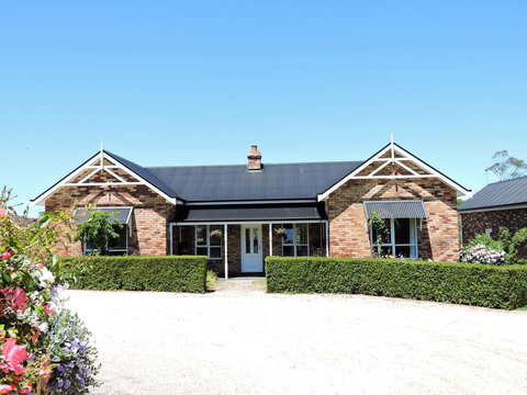 Hazelcreek Cottages - Accommodation QLD 23