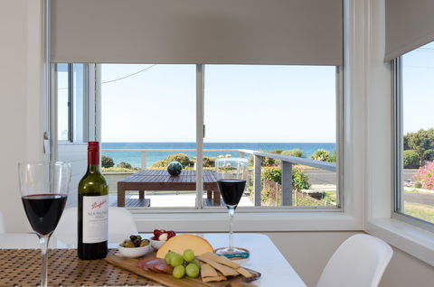 Penguin Beach House - Accommodation QLD 10