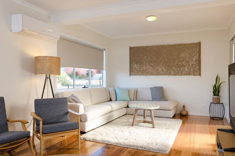 Penguin Beach House - Accommodation QLD 14