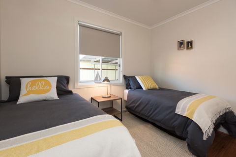 Penguin Beach House - Accommodation QLD 4