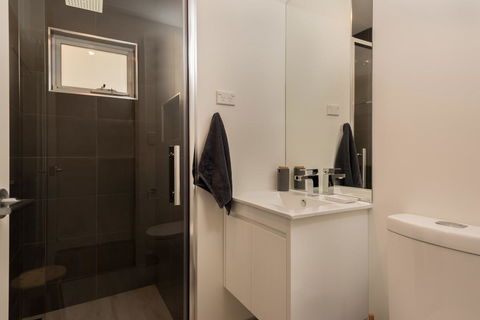 Penguin Beach House - Accommodation QLD 3