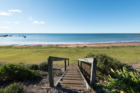 Penguin Beach House - Accommodation QLD 19