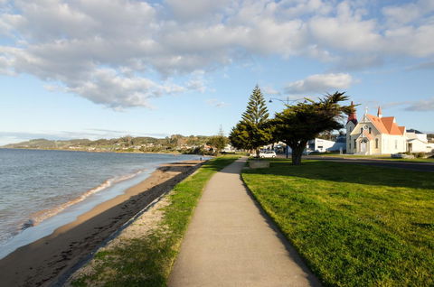 Penguin Beach House - Accommodation QLD 17