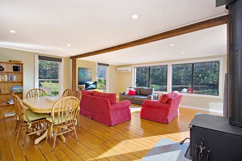 Naivasha Cottage - Accommodation QLD 4