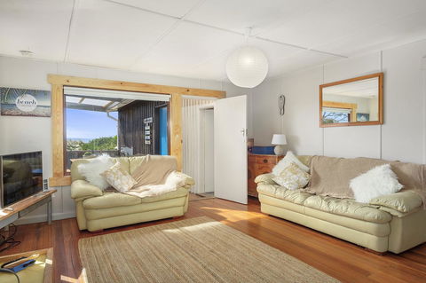 Aqua Beachfront! - Accommodation QLD 6