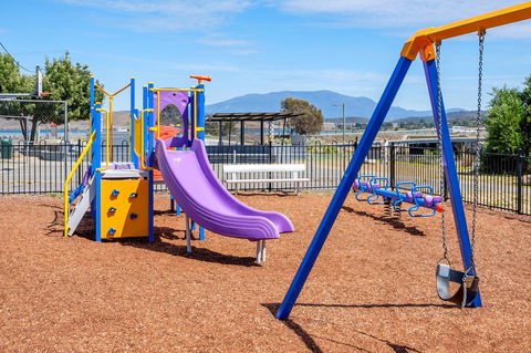 Aqua Beachfront! - Accommodation QLD 3