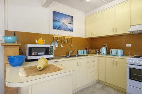 Aqua Beachfront! - Accommodation QLD 17