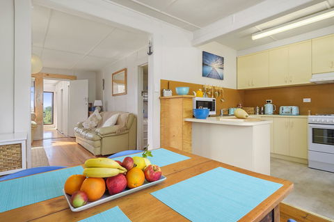 Aqua Beachfront! - Accommodation QLD 5