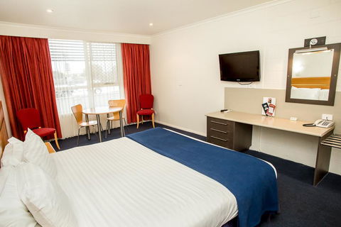 Edgewater Hotel - Accommodation QLD 14