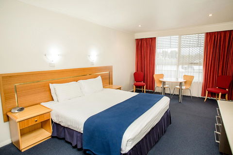 Edgewater Hotel - Accommodation QLD 24