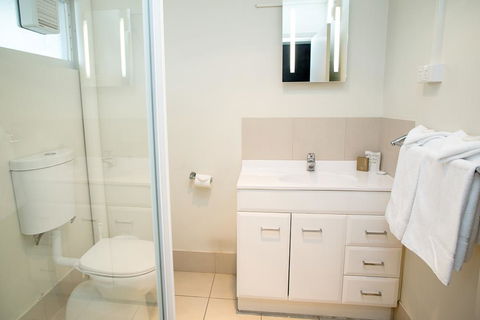 Edgewater Hotel - Accommodation QLD 12
