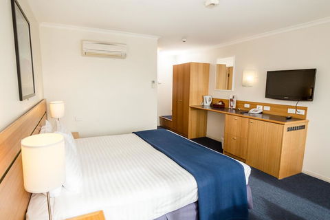 Edgewater Hotel - Accommodation QLD 10