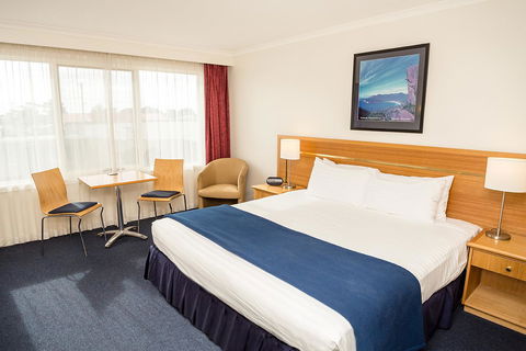 Edgewater Hotel - Accommodation QLD 25