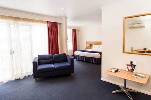 Edgewater Hotel - Accommodation QLD 26