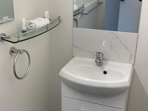 Orford Blue Waters Hotel - Accommodation QLD 3