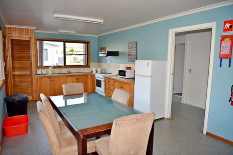 Bicheno Backpackers - Accommodation QLD 6