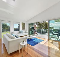 Seas The Day - Seaside Getaway - Accommodation QLD