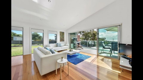 Seas The Day - Seaside Getaway - Accommodation QLD 0