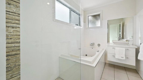 Seas The Day - Seaside Getaway - Accommodation QLD 3