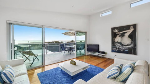 Seas The Day - Seaside Getaway - Accommodation QLD 4