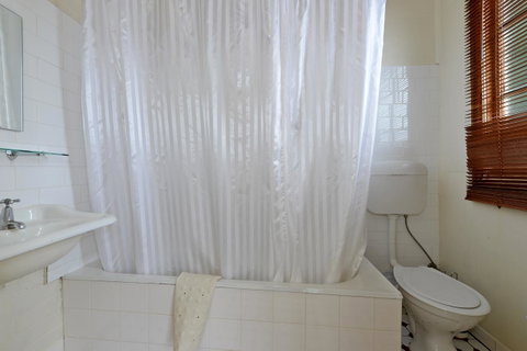 Edinburgh Gallery Bed & Breakfast - Accommodation QLD 36