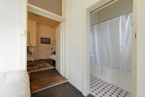 Edinburgh Gallery Bed & Breakfast - Accommodation QLD 33