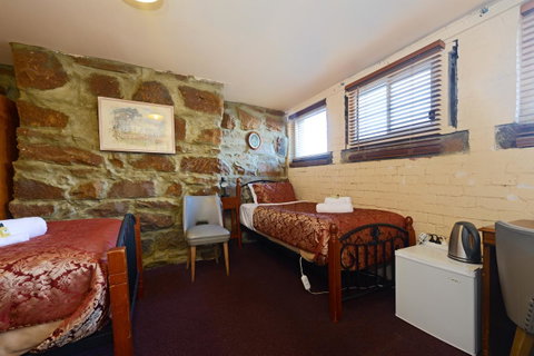 Edinburgh Gallery Bed & Breakfast - Accommodation QLD 9