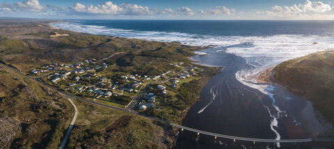 Arthur Riverfront And Sea Lodge Downstream - Accommodation QLD 1