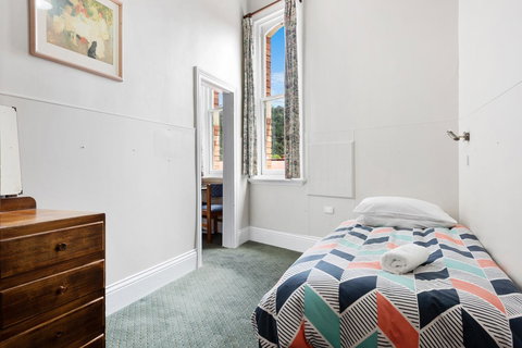 Empire Hotel Queenstown - Accommodation QLD 12