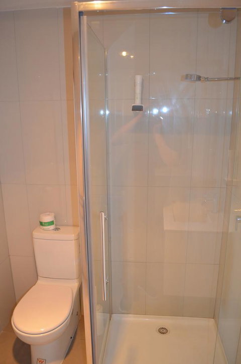 Empire Hotel Queenstown - Accommodation QLD 2