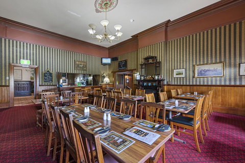 Empire Hotel Queenstown - Accommodation QLD 13