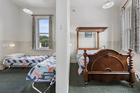 Empire Hotel Queenstown - Accommodation QLD 11