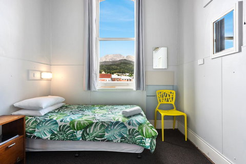 Empire Hotel Queenstown - Accommodation QLD 8