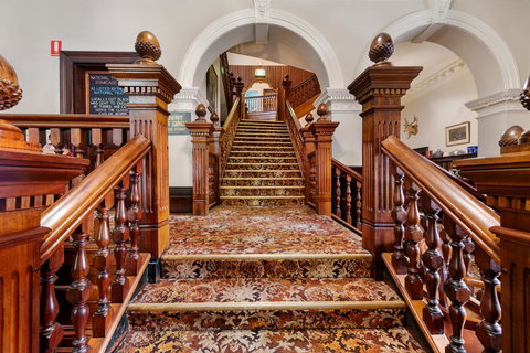 Empire Hotel Queenstown - Accommodation QLD 20